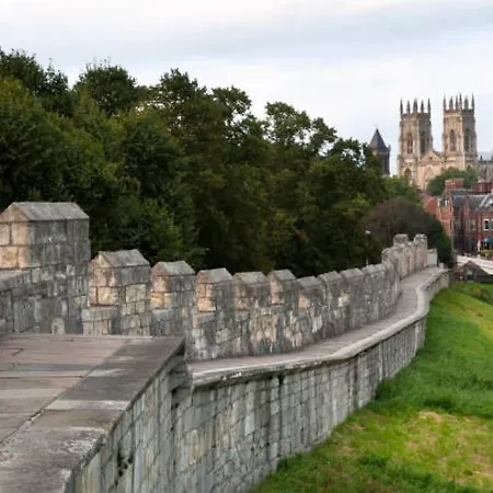 Elmbank York, Tapestry Collection By Hilton Hotel